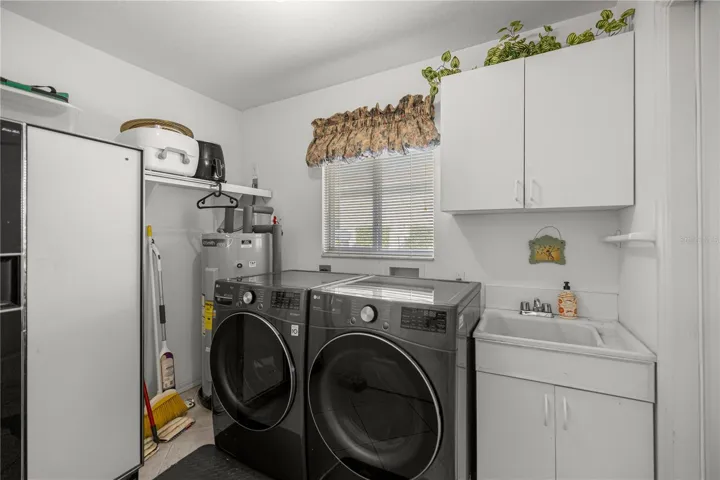 Inside Laundry _ Washer and Dryer Convey