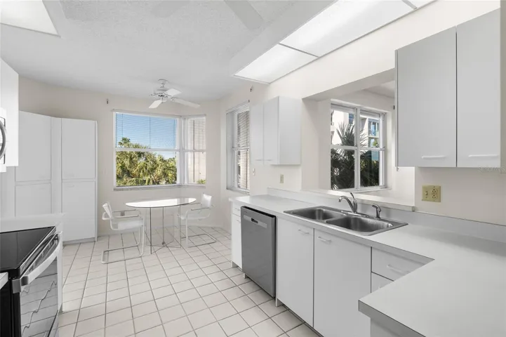 kitchen eat in space