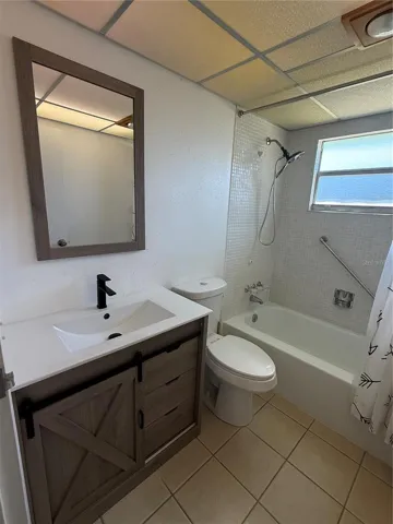 Guest bathroom w/new vanity