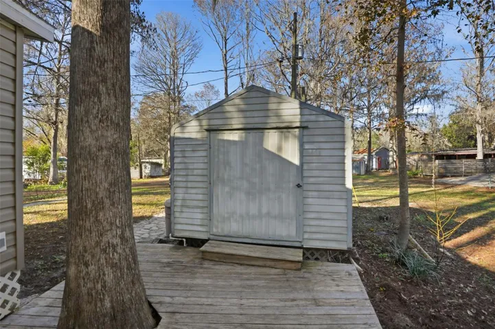 Shed with water filtration system