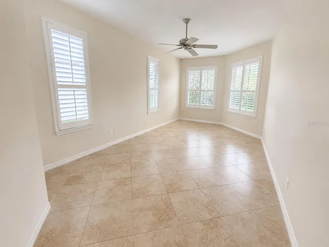 Split bedroom floor plan - Master Suite on one side