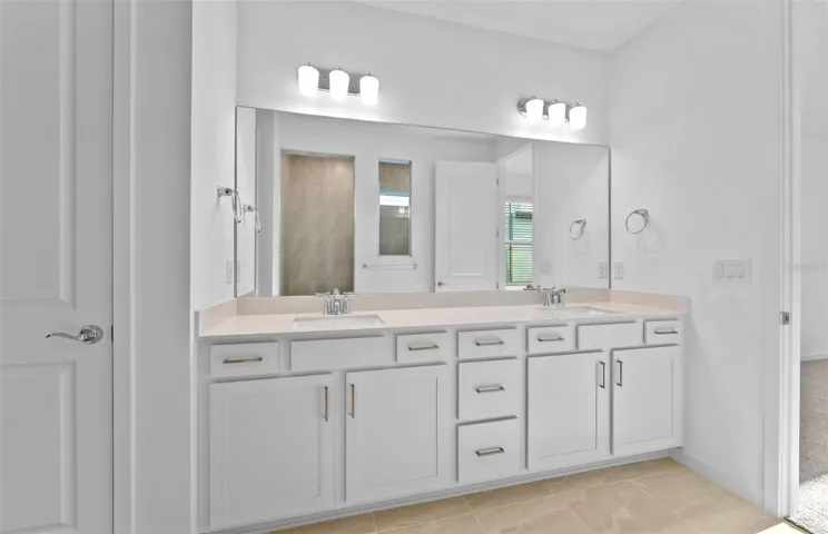 Owner's Bath w/Dual Sinks