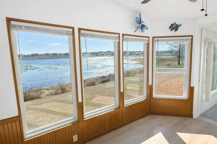 Dinette Waterfront View
