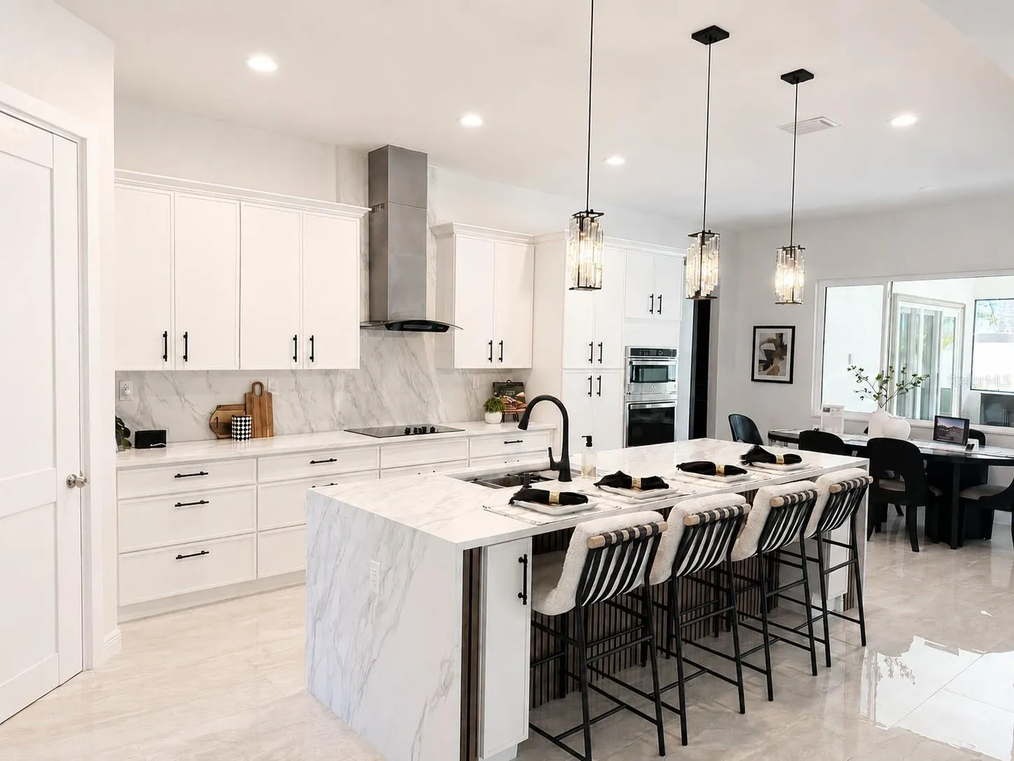 Kitchen with Breakfast NOOK
