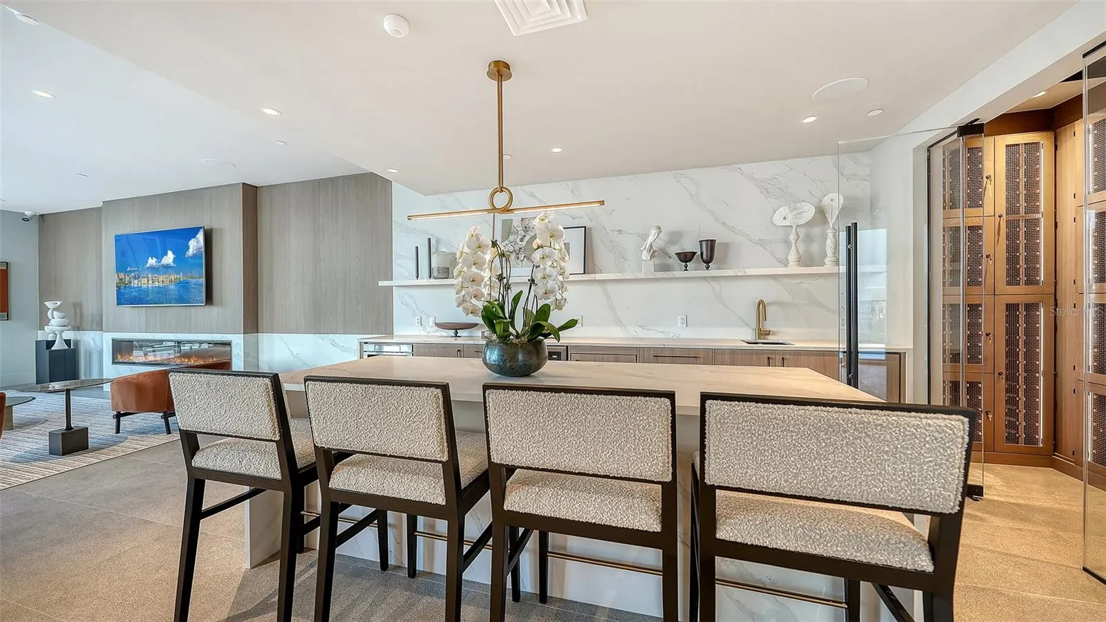 Owners Lounge/Kitchen