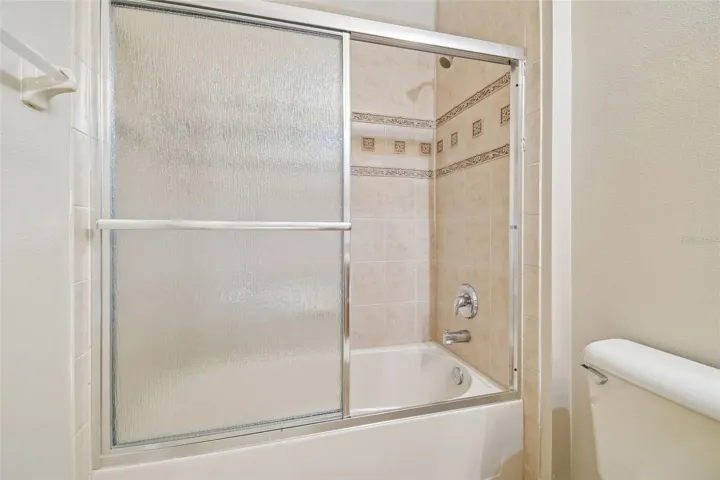 Guest Tub/Shower
