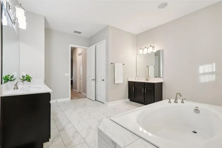Primary Ensuite Bath