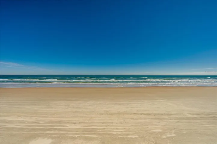 Direct access to the wide sandy shoreline, just steps from the building—perfect for morning walks or sunset views.