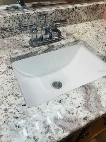 SQUARE SINK WITH GRANITE COUNTER TOPS
