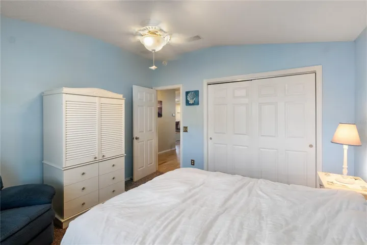 QUEEN SIZE BEDROOM