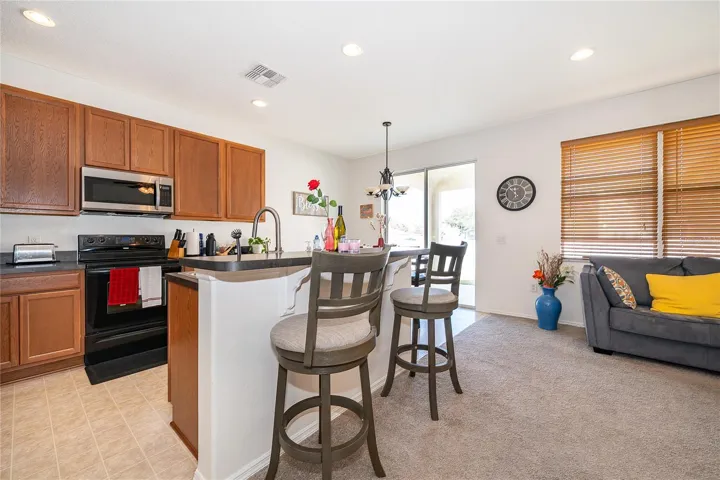 Upgraded Kitchen w/Breakfast Bar