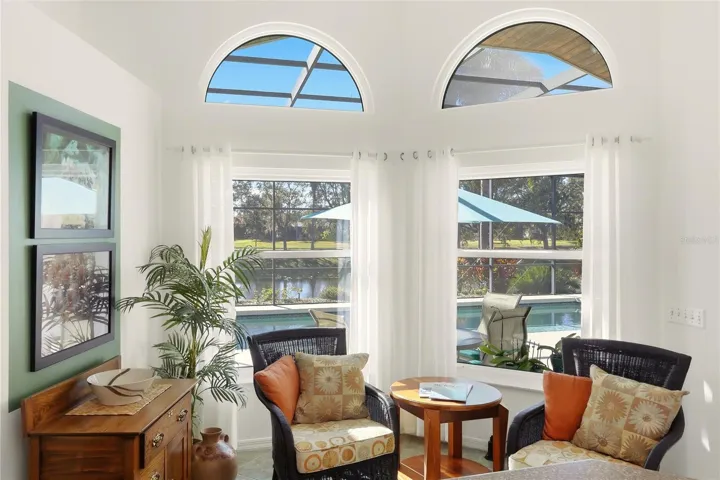 KItchen Nook/Sitting Area