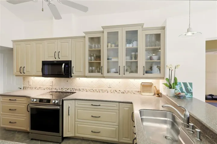 Bump-out Glass Cabinets in Kitchen