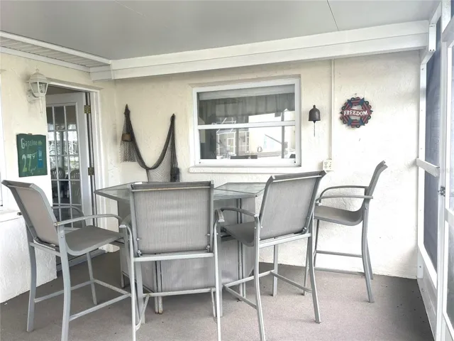 lanai with bar included