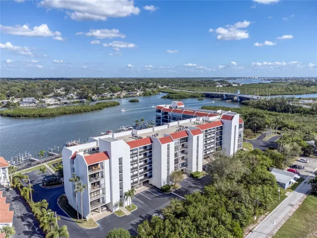 Gorgeous 2/2-Vista Bay, catch glimpses of the Intracoastal from the balconies