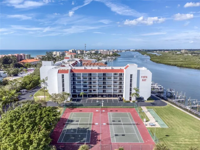 Gorgeous 2/2-Vista Bay, catch glimpses of the Intracoastal from the balconies
