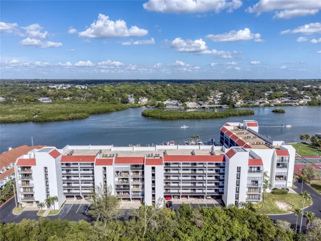 Gorgeous 2/2-Vista Bay, catch glimpses of the Intracoastal from the balconies