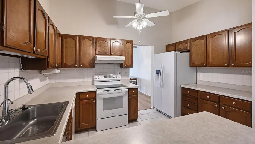 Large Kitchen with plenty of cabinets