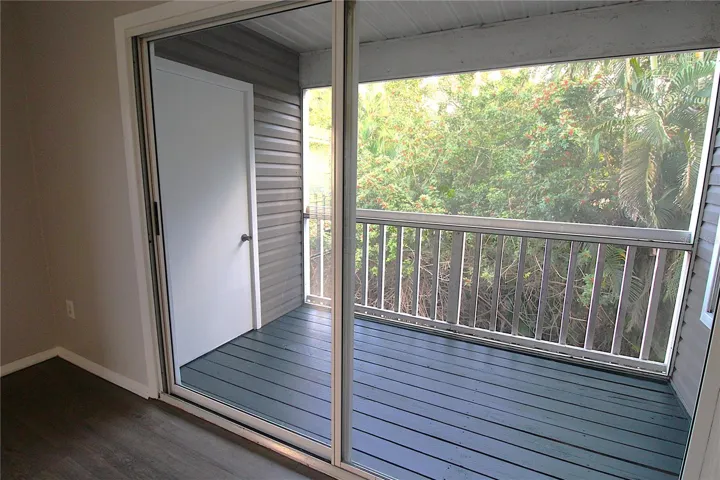Screened Balcony w/ Storage