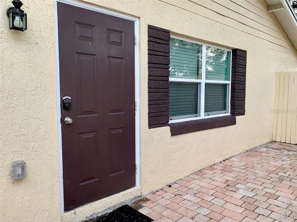 SECOND MASTER BEDROOM'S PRIVATE ENTRANCE FROM RIGHT SIDE OF THE HOUSE.