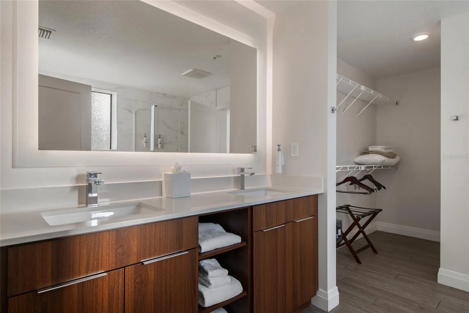 Dual Sinks