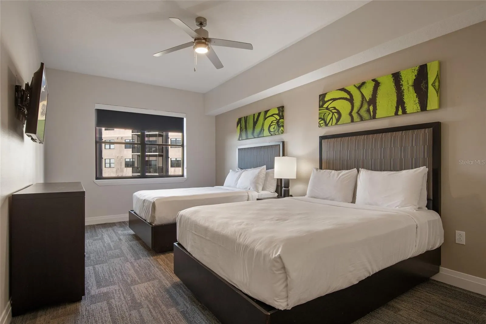 Guest bedroom w/two beds