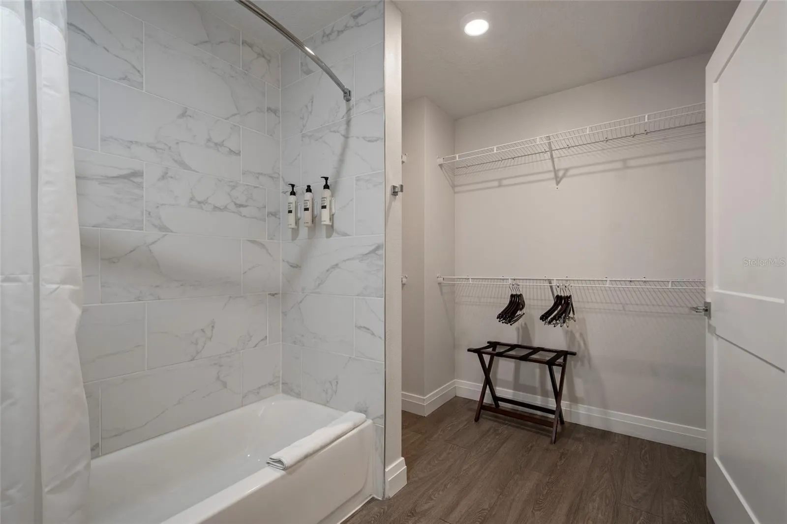 Tub &amp; shower combo &amp; large walk-in closet