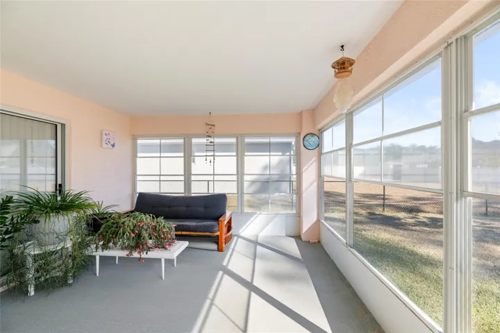 Large Screened Lanai Bright and Sunny