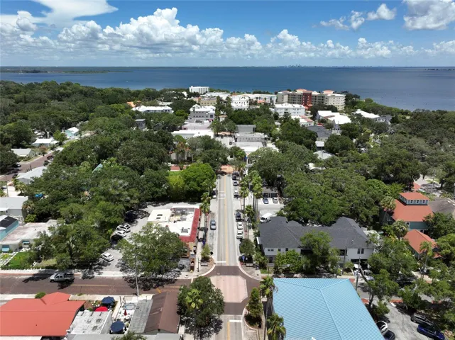 8 blocks to Tampa Bay Waterfront Downtown Main Street