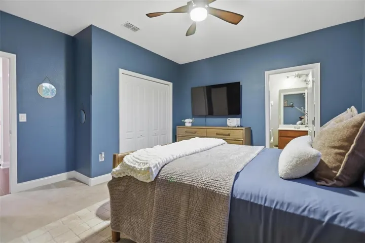 Bedroom 4 with bathroom