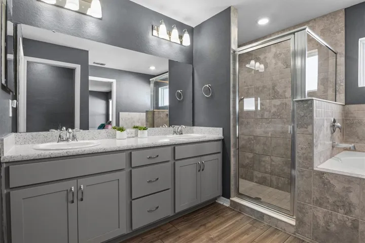 2 sinks in the vanity