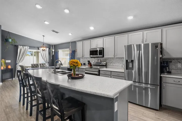 Look at all of that cabinet and counter space