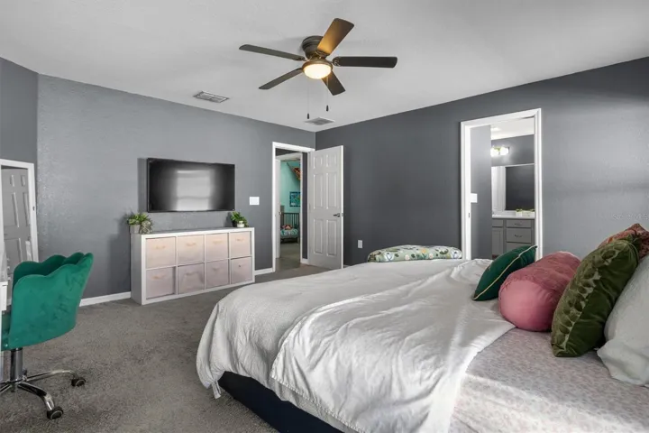 Look at all of that space