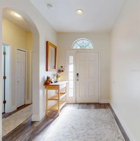 Foyer/front door