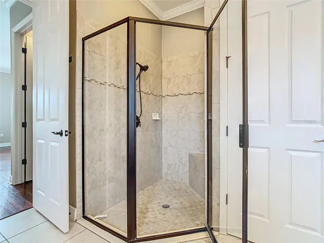 WALK-IN SHOWER