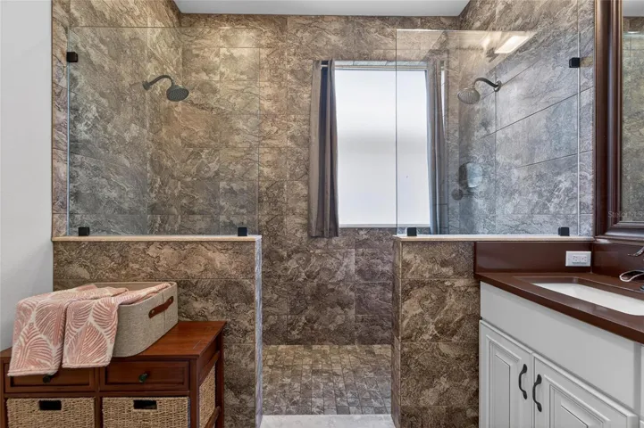Main Bedroom Walkin Dual Shower Heads