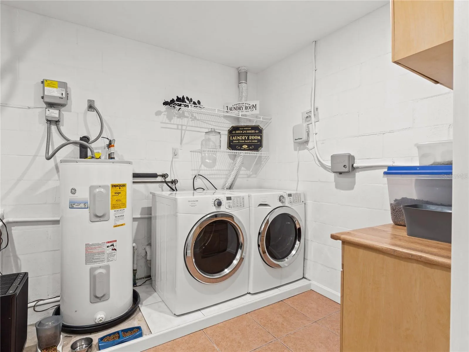 DOWNSTAIRS LAUNDRY ROOM
