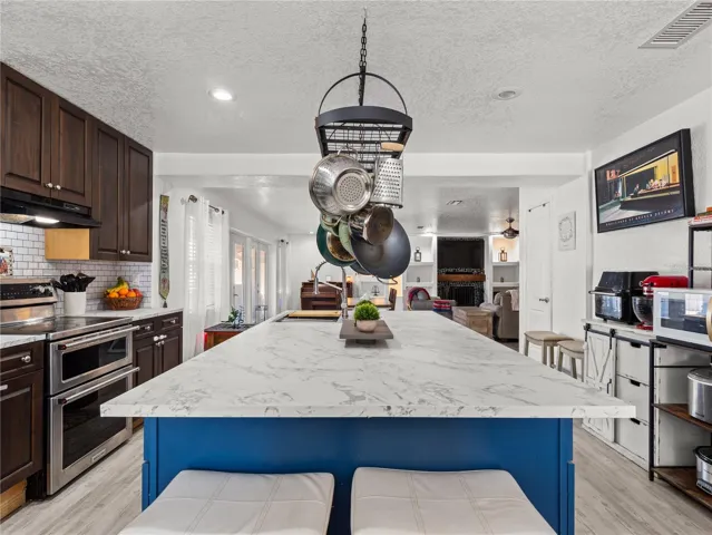 KITCHEN ISLAND