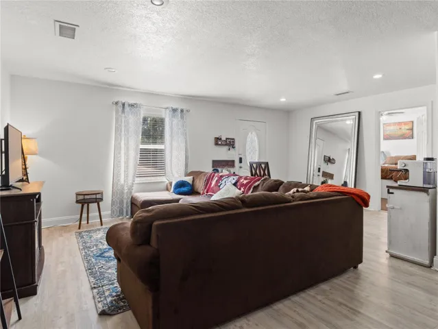 SECOND LIVINGROOM