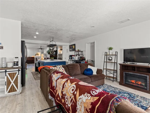 SECOND LIVINGROOM