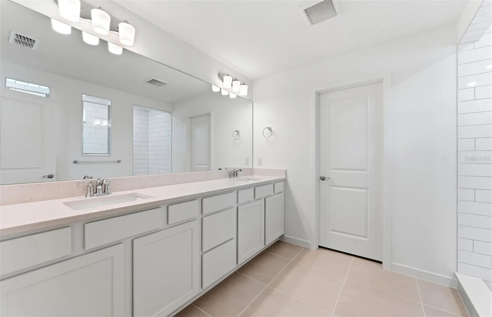 Owner's Bath w/Dual Sinks