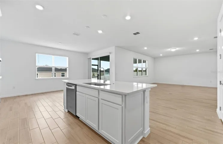 Center Island w/Storage