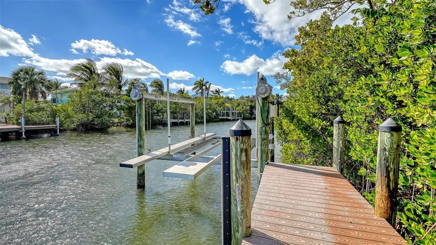 Private dock with 10,000-lb lift
