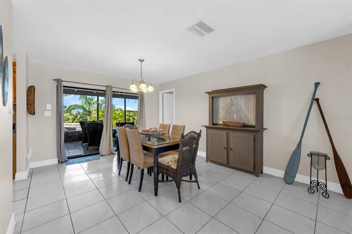 Dining area 12'3