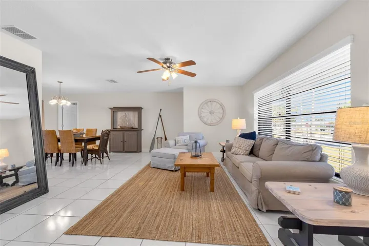 Open Floor Plan. Living room 16 X 14'8