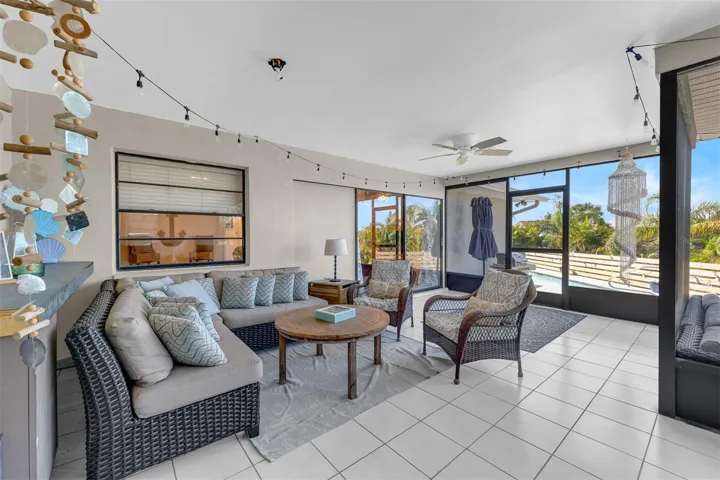 Large screened in lanai with service bar and pass through from the kitchen. Great for entertaining. Lanai measures 28'4