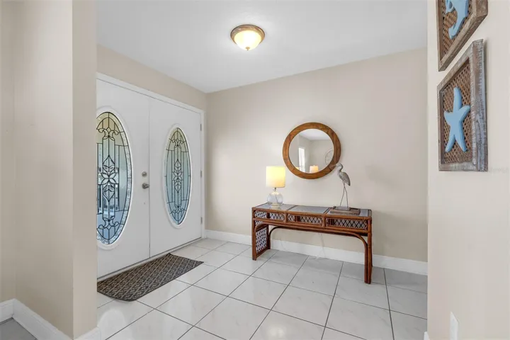 Foyer 7 X 16'11'' Leads into living room or directly to kitchen and open family room with cathedral ceilings.