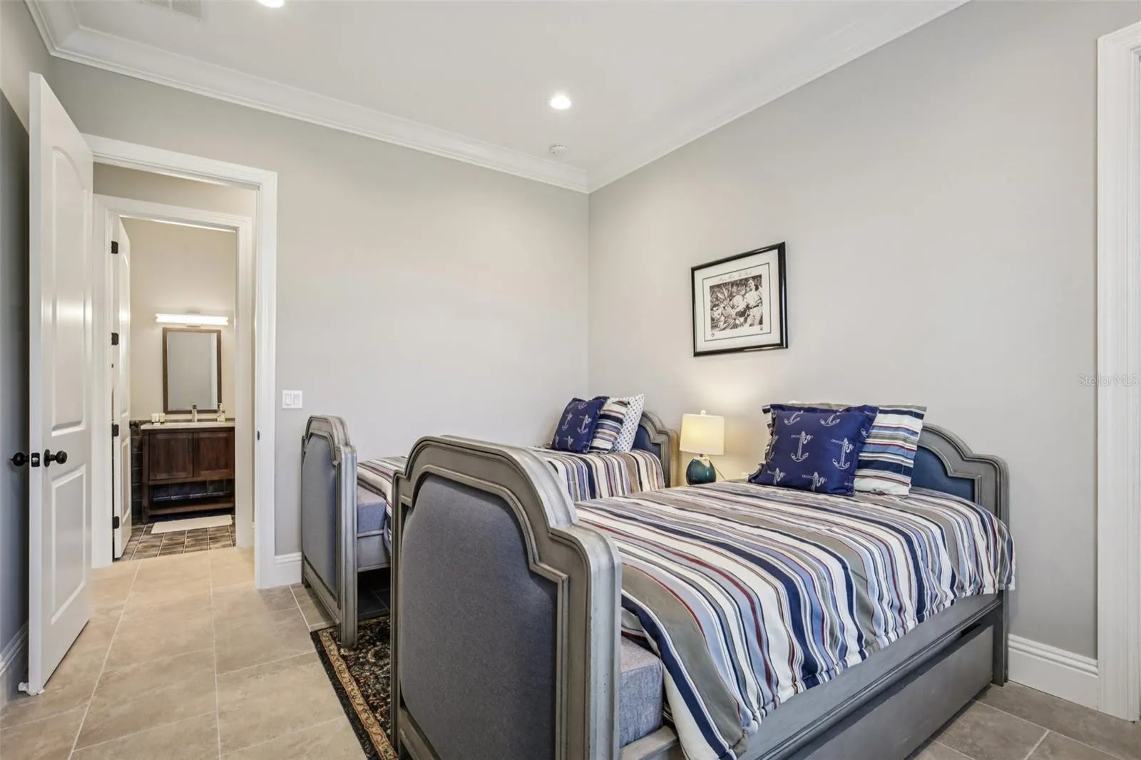 Guest bedroom