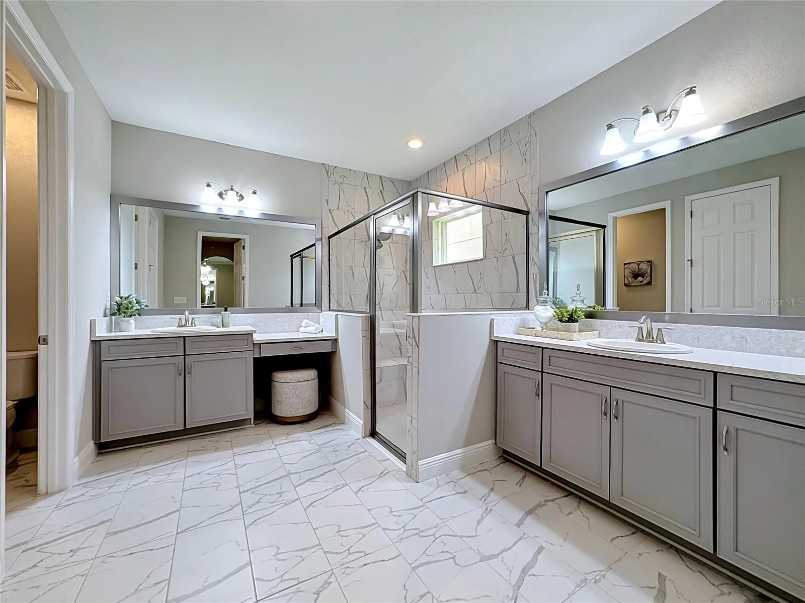 First floor Owner's Bathroom