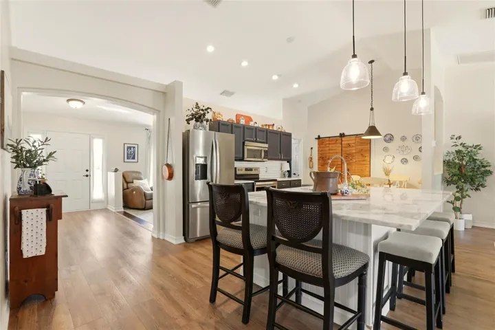 Foyer - Kitchen
